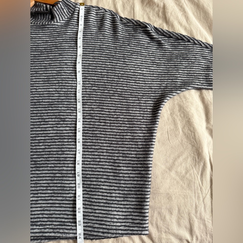 Out From Under Urban Outfitters Women’s Sweater - Size S - Picture 8 of 8